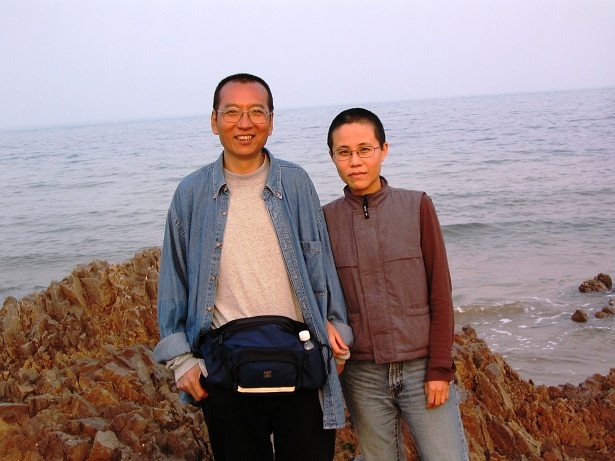 Liu Xiaobo and Liu Xia (Source: https://www.amnestyusa.org/press-releases/china-must-release-critically-ill-nobel-laureate-liu-xiaobo)